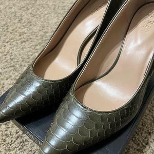 Lauren Ralph Lauren Lanette Olive Green Leather “snake” pump size 10B